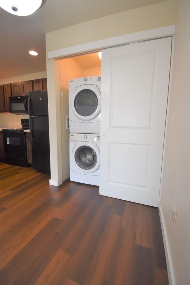 Building Photo - Beautiful 2 bedroom 2 bath