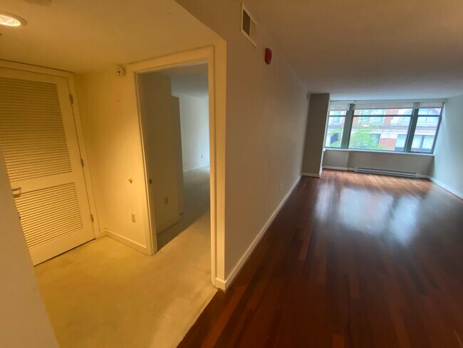 Building Photo - 1150 K St NW