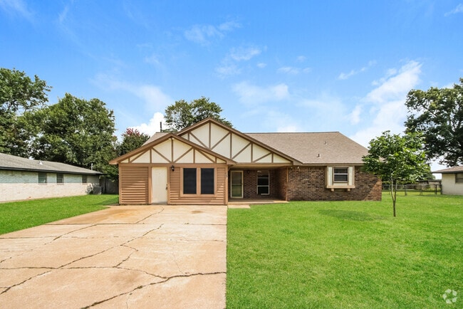 Building Photo - 206 Staples Dr