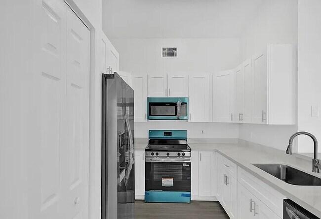 Building Photo - 9249 SW 146th Ct