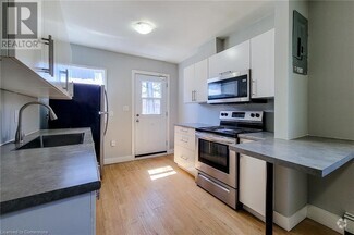 Building Photo - 304 Barton St E