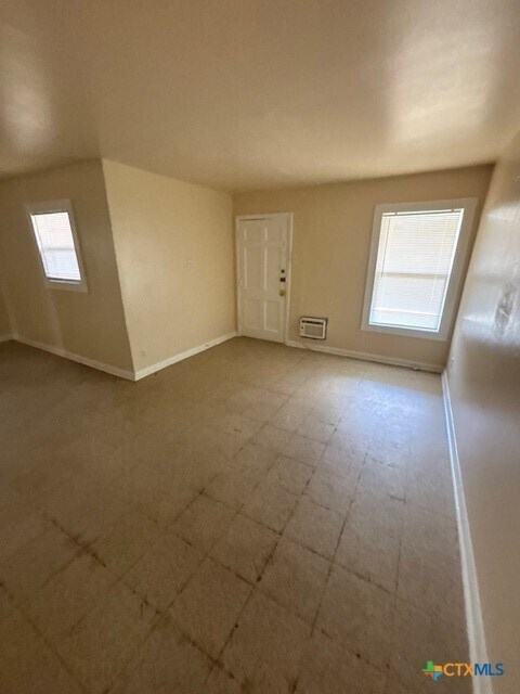 Building Photo - 808 Stetson Ave