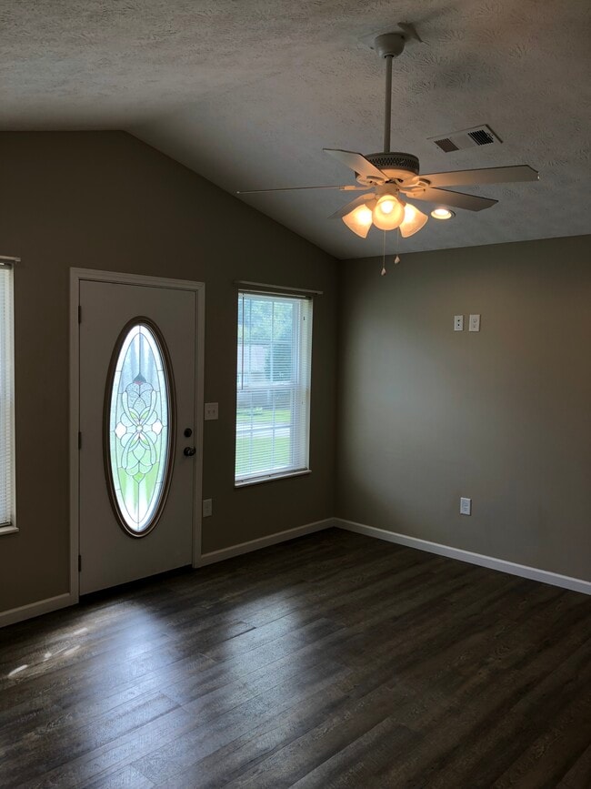 Foto del edificio - 1117 Liberty Hall Dr