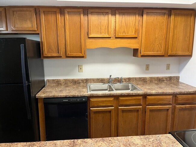 Building Photo - 407 Foxfire Dr