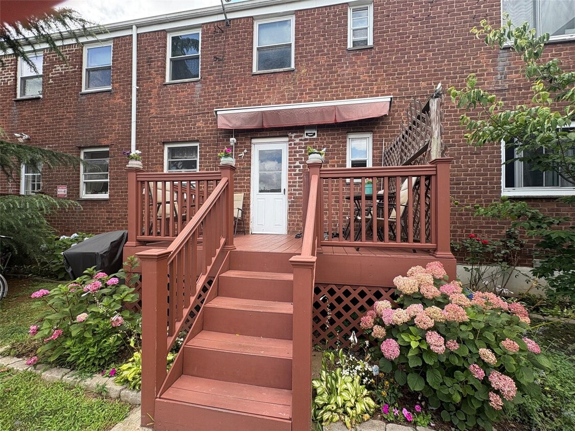 Building Photo - 247-30-247-76 76th Ave