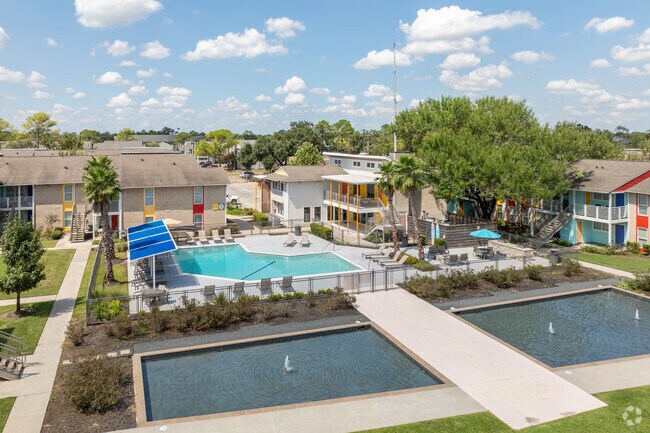 Piscina y fuentes - Zocalo Apartments
