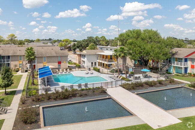 Pool and Fountains - Zocalo Apartments
