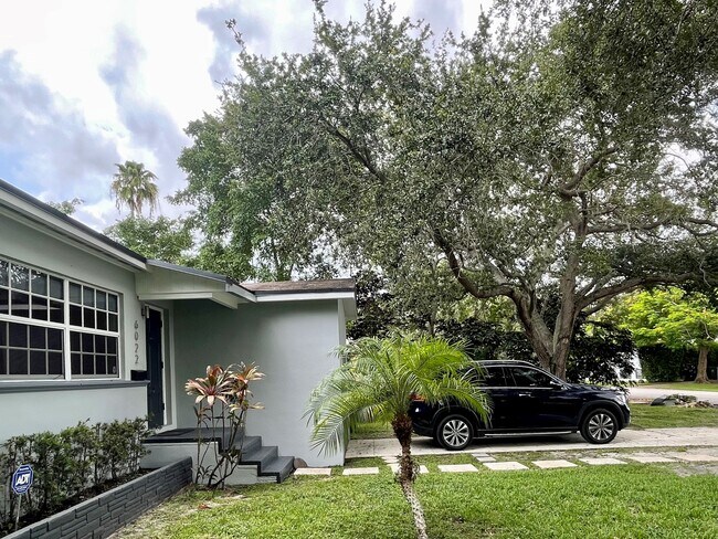 Building Photo - 6022 SW 58th St