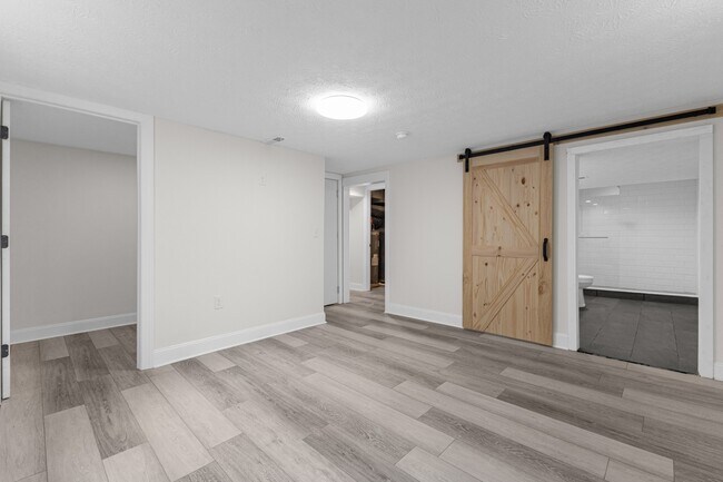 Foto del edificio - 564 W 2nd Ave