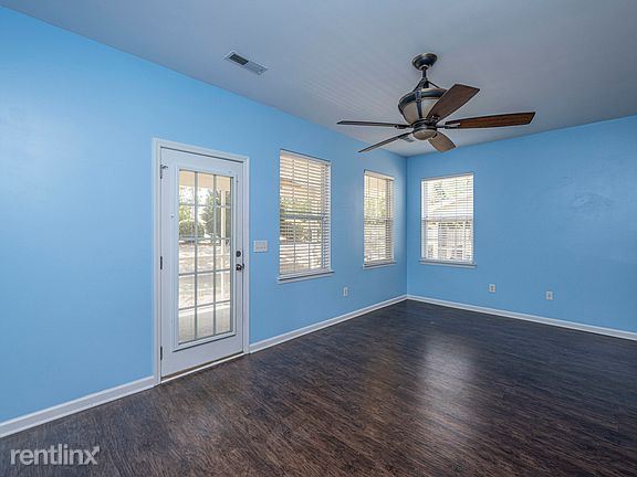 Foto del edificio - 3 br, 3 bath Townhome - 133 Woodward Rd