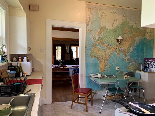 Building Photo - 335 Sheridan Rd