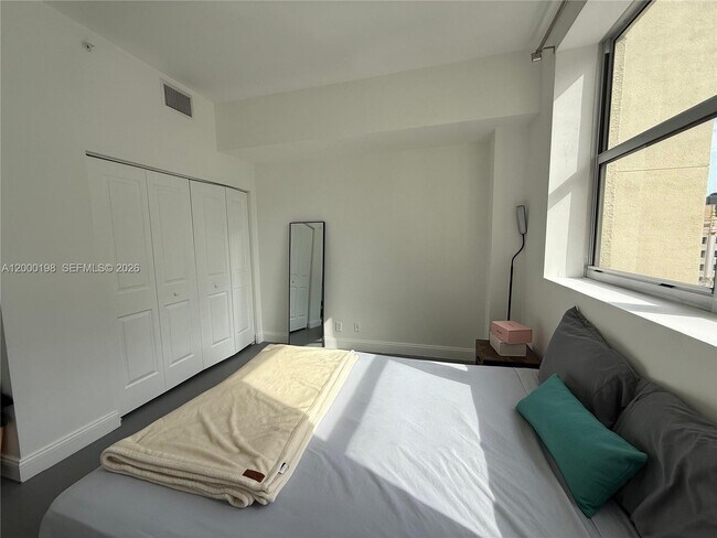 Foto del edificio - 111 E Flagler St