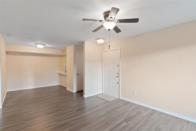 Foto del edificio - 10555 Turtlewood Ct