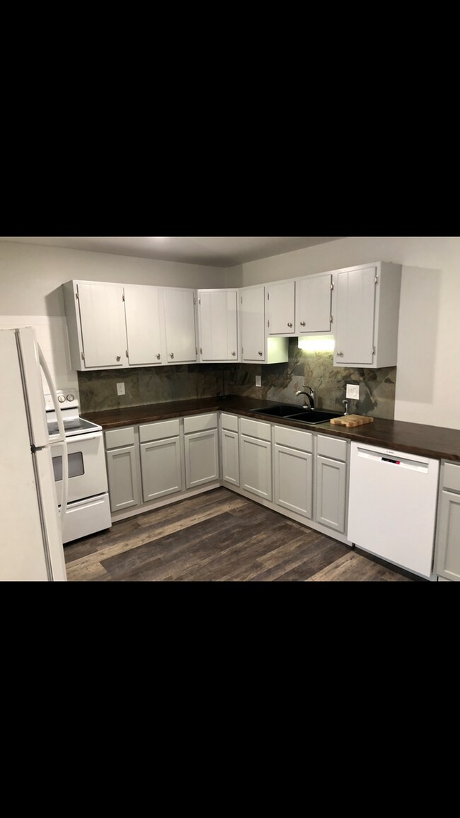 Foto del edificio - 1701 Blossom Ln