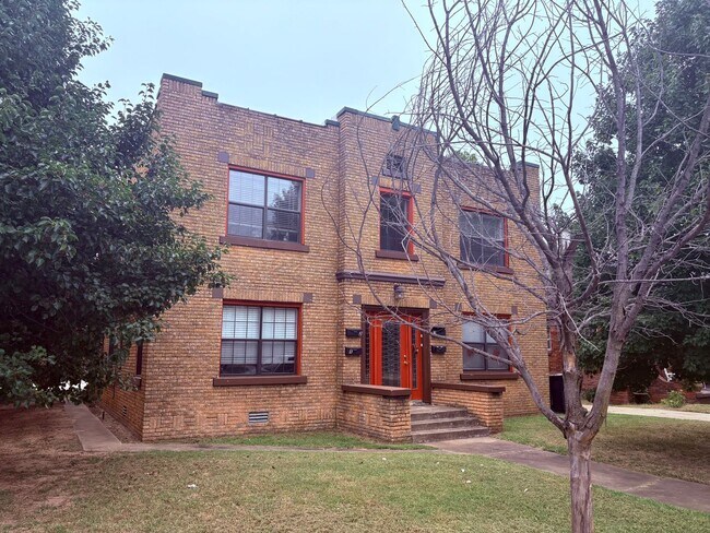 Building Photo - Vintage Charm Meets Downtown Convenience!