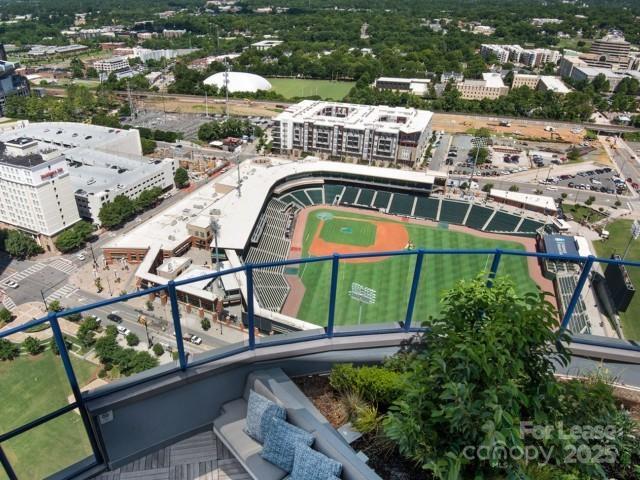 Foto del edificio - 225 S Poplar St