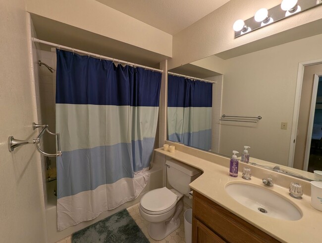 Foto del edificio - Rare 2/2 Bancroft Village Townhouse Availa...