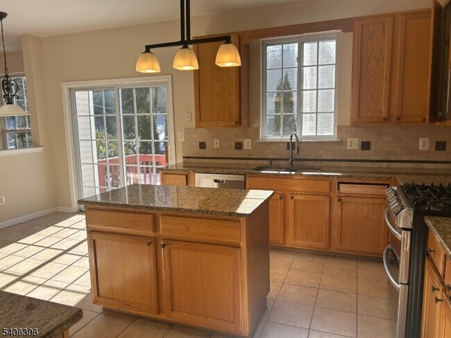 Foto del edificio - 226 Winding Hill Dr