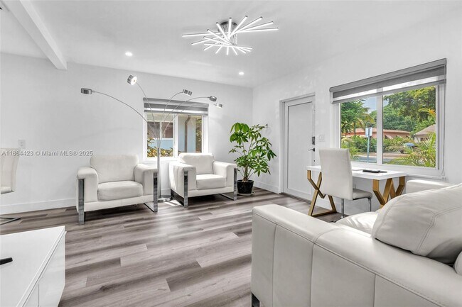 Foto del edificio - 886 NE 134th St