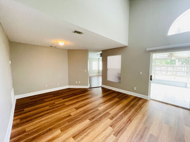 Foto del edificio - AMAZING HOME 3/2.5 on quiet cul-de-sac in East Orlando