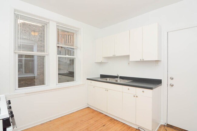 Foto del edificio - 3036 W Wellington Ave