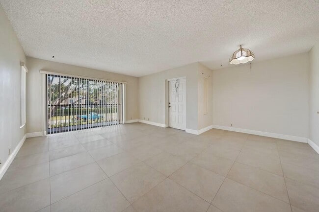 Building Photo - 802 Sky Pine Way