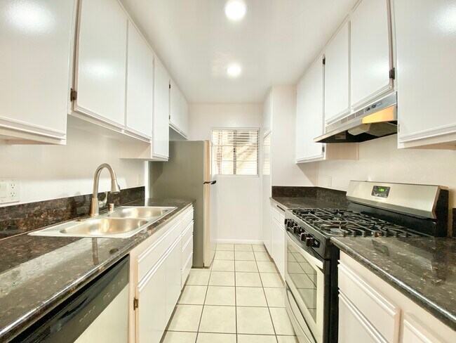 Foto del edificio - 8722 Burton Way