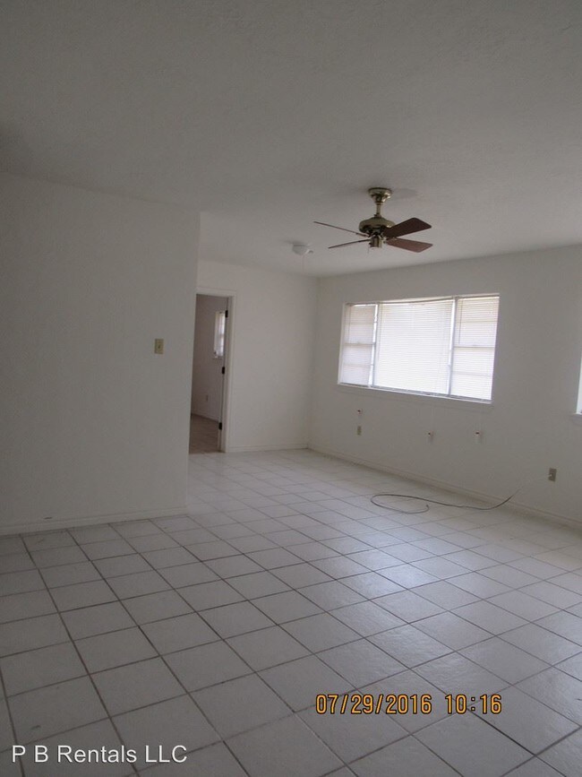 Building Photo - 4202 SE Elmhurst Ln