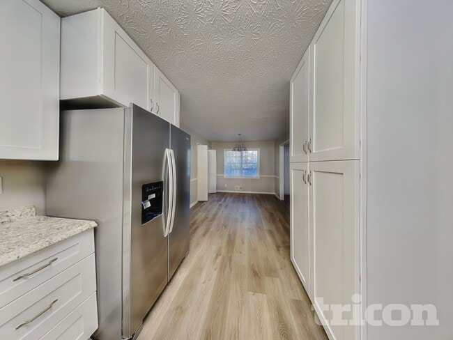 Foto del edificio - 3376 Poplar Dr