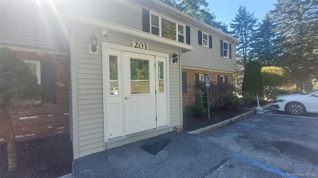 Building Photo - 203 Ludingtonville Rd