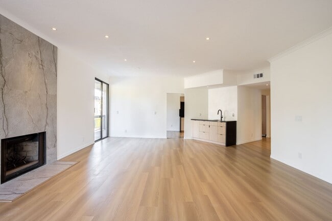 Building Photo - Westmount