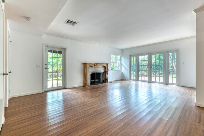 Building Photo - 336 Marlborough Rd