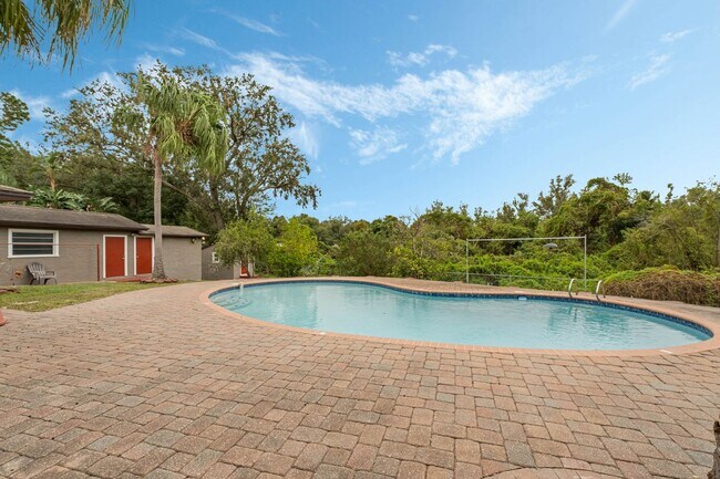 Foto del edificio - Stunning 4/2 Pool home is Maitland Availab...