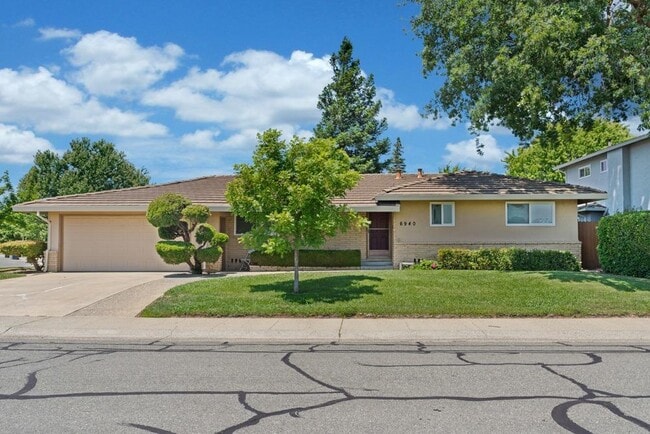 Building Photo - 6940 Los Cerros Dr