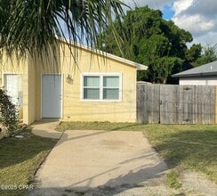Building Photo - 6316 Sunset Ave