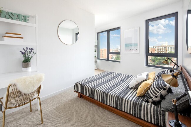 Foto del edificio - 37-46 72nd Street