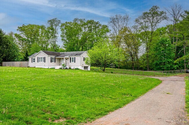 Building Photo - 1075 County Rd 523