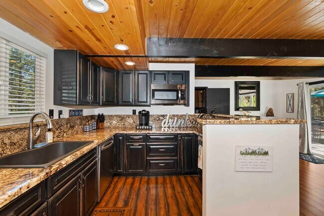 Foto del edificio - 1126 Sugarpine Rd