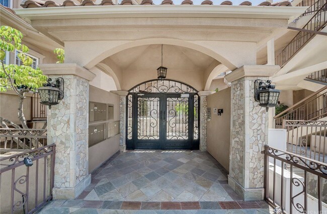 Building Photo - 4110 La Crescenta Ave