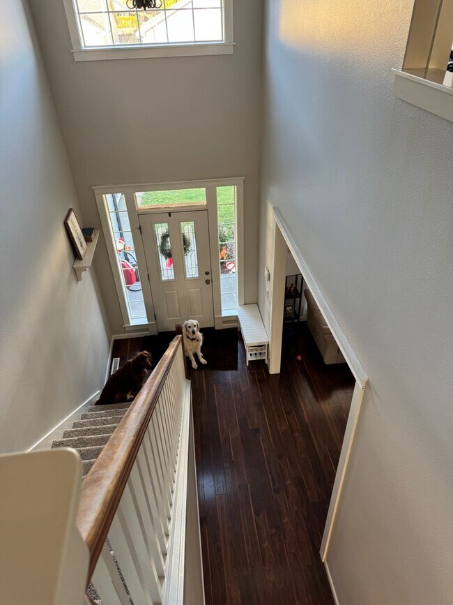 Building Photo - RARE! 5 Bedroom Rental Home pre-leasing for the end of February! Entertainers' Paradise - Pet Fri...