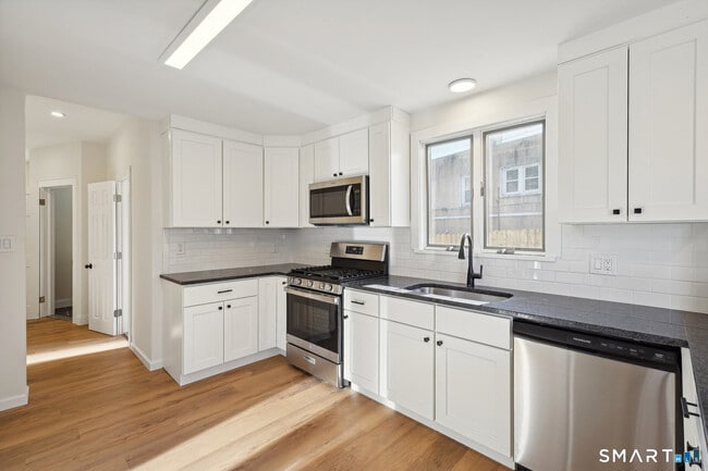 Building Photo - 21 Soundview Ave