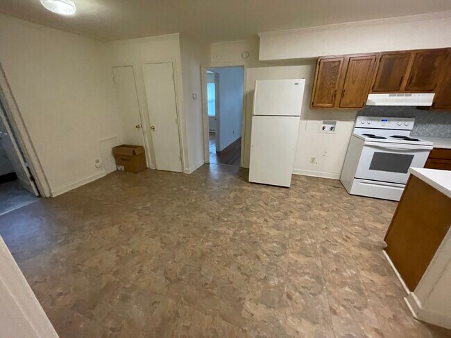 Kitchen & Dining Area - 334 E 10th St
