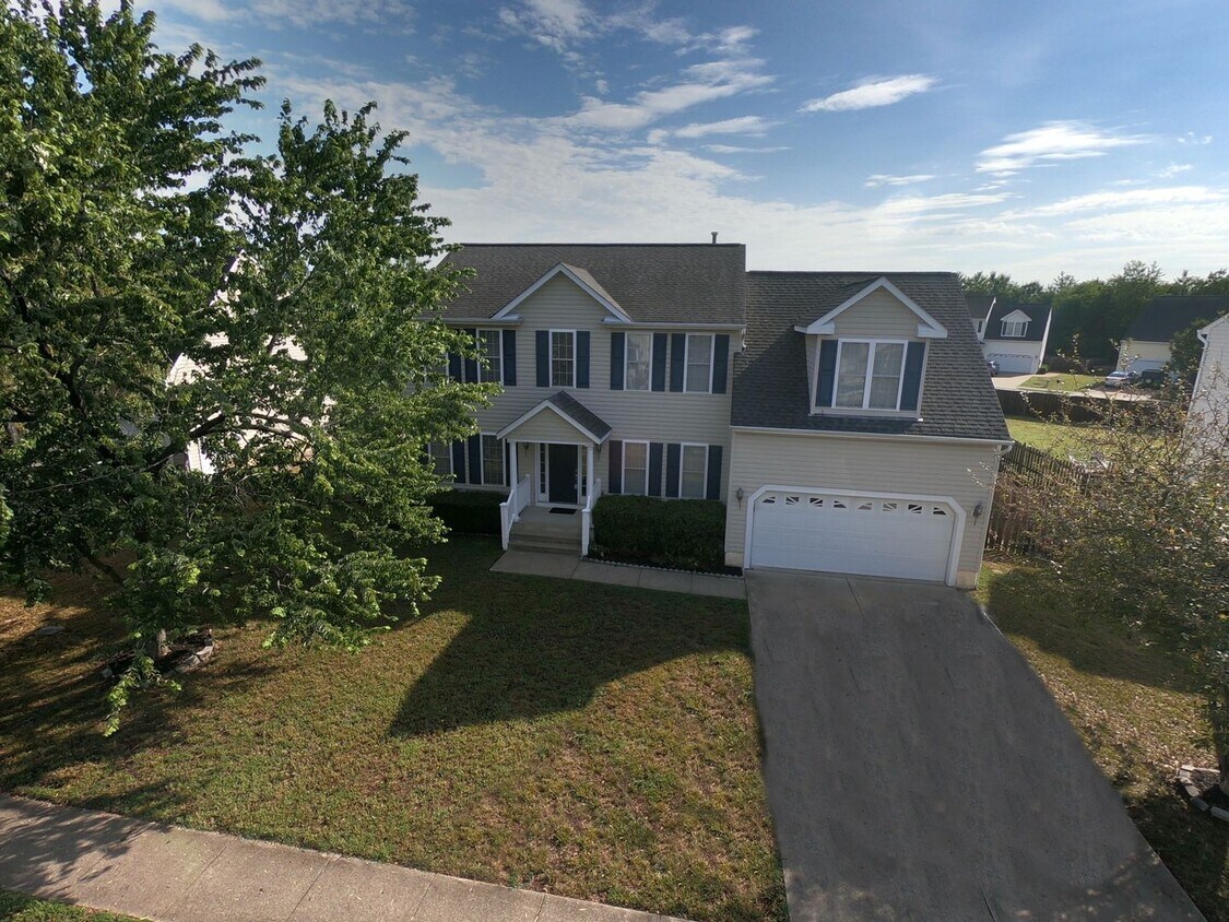 Foto principal - Bright & Spacious Home in Fredericksburg!