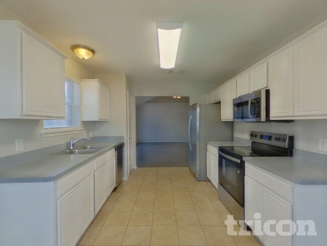 Building Photo - 6910 Meadow Bend Dr