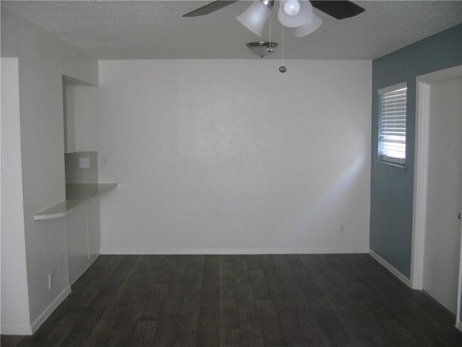 Building Photo - 1908 Hearthstone #104, Austin