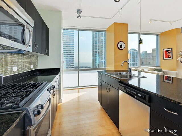 Building Photo - 8 E Randolph St