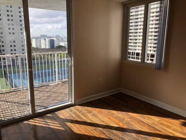 Photo - 800 N Miami Ave Apartment