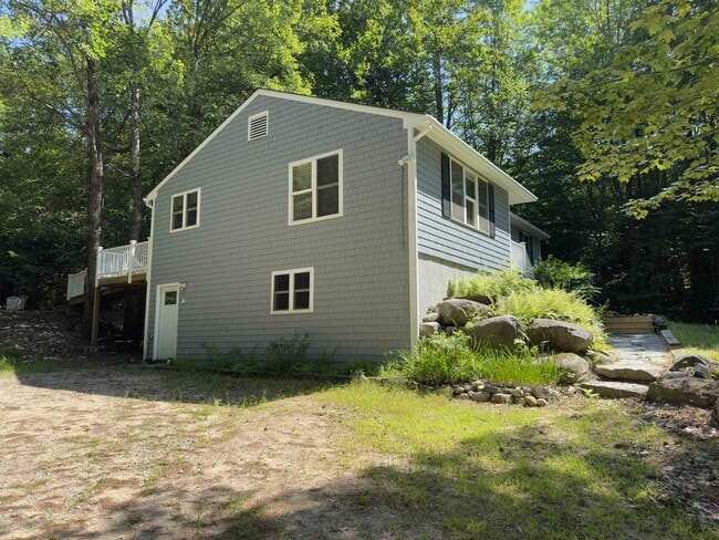 Building Photo - 152 Town Line Rd