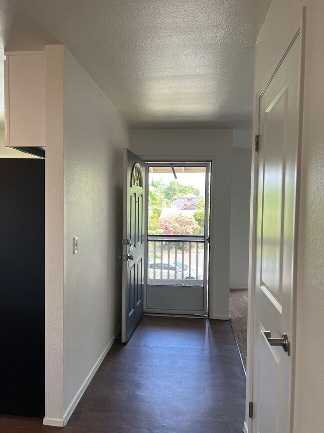 Foto del edificio - Available Now, Adorable North Oak Park Dup...