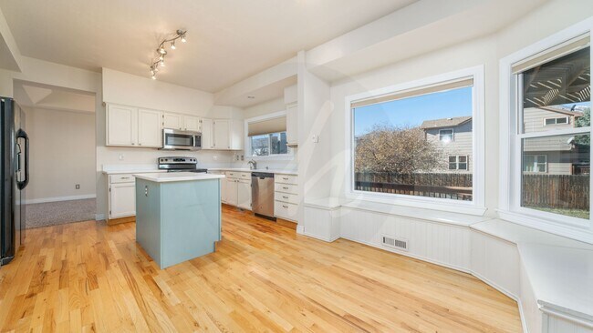 Foto del edificio - Westside 5 Bedroom Home Nestled Near Ute V...